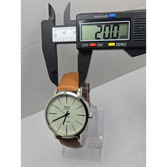 Q & Q Quartz Mens 42mm Watch Brown Strap New Battery 30m Water Resistant Classic - Picture 6 of 12